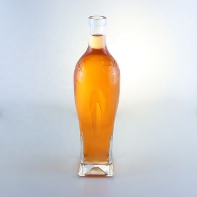 Συσκευή μπουκαλιών 750 ml για μπράντι ή ουίσκι με μοναδικό σχεδιασμό και επιφάνεια με ξύσιμο