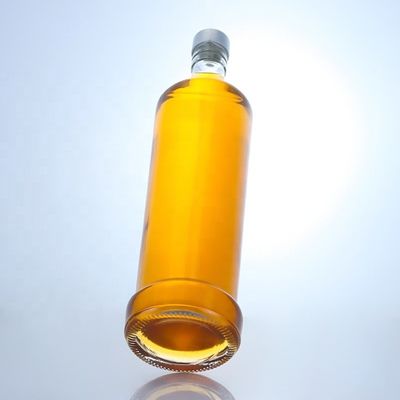 Προσαρμοσμένο σχεδιασμό 750ml μπουκάλι γυαλιού ουίσκι με υλικό και καθαρό ή προσαρμοσμένο χρώμα