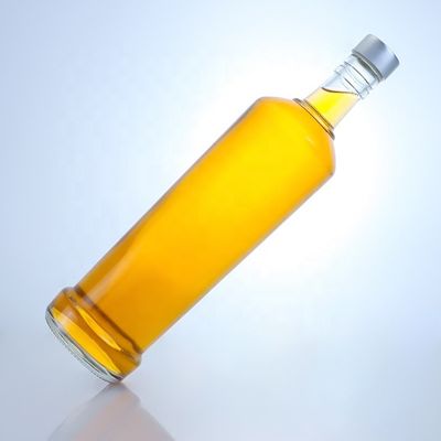 Προσαρμοσμένο σχεδιασμό 750ml μπουκάλι γυαλιού ουίσκι με υλικό και καθαρό ή προσαρμοσμένο χρώμα
