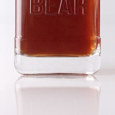 Υλικό κολάρου γυαλί 500 ml 700 ml Εμφανισμένο διαφανές μπουκάλι για ουίσκι ρούμι Gin Brandy