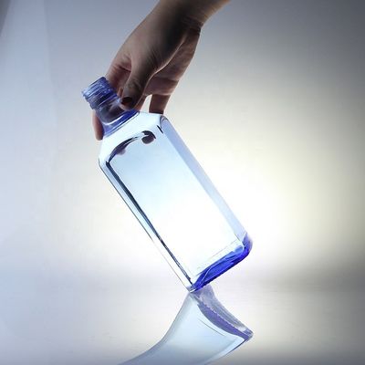 Το σχήμα του σπιτιού είναι 750 ml μπλε μπουκάλια γυαλιού για βότκα