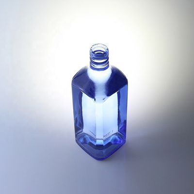 Το σχήμα του σπιτιού είναι 750 ml μπλε μπουκάλια γυαλιού για βότκα