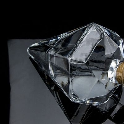 Προσαρμοσμένο λογότυπο χαραγμένο Διαφανές μοναδικό σχεδιασμό σχήμα γυάλινο μπουκάλι τζιν με φελλό