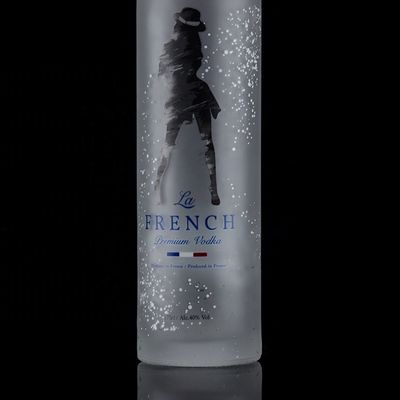 Κλασικό σχήμα 700 ml 750 ml παγωμένη ελαστική βότκα γυάλινο μπουκάλι για συσκευασία ποτών