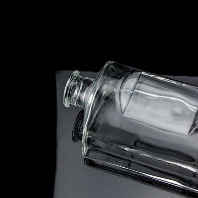 Προσαρμοσμένο σχήμα 750ml μπουκάλι γυαλιού βότκας με φελλό καπάκι και καθαρό φινίρισμα σε στρογγυλό