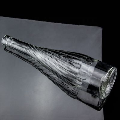 Υλικό γυάλινου σώματος 500 ml 700 ml μπουκάλι κρασιού ουίσκι με μοναδικό σχεδιασμό με ανυψωμένο κάτω μέρος