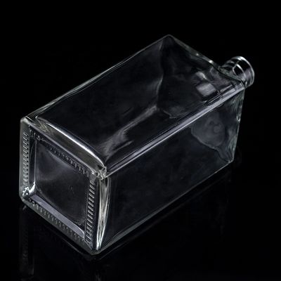 Σκηνότυπη 1000ml Διαφανές γυάλινο μπουκάλι για βότκα τετραγωνικό σχήμα με καπάκι βίδας