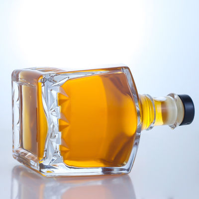 Μοναδικό σχεδιασμό Custom 500ml 700ml Super Flint γυάλινο μπουκάλι για Ρουμ Ουίσκι Βότκα Μπράντυ