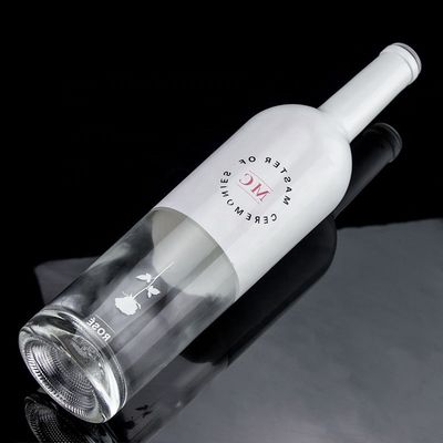 Επεξεργασμένο μπουκάλι 750 ml Λευκό χρώμα σπρέι Ουίσκι Βότκα Άδειο γυάλινο μπουκάλι με φελλό