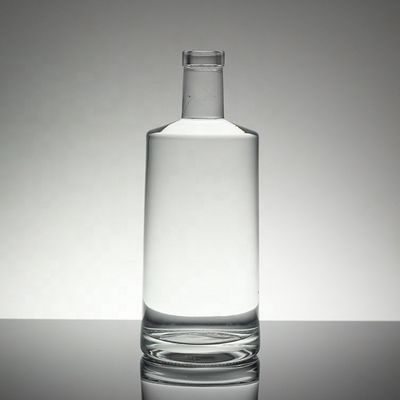 Κρυστάλλινο γυαλί 750 ml στρογγυλές μπουκάλες γυαλιού βότκας με γυάλινο κολάρο