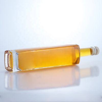 700 ml High Flint Round Shape Liquor Glass Flask με Custom Logo και Cork Top Finish