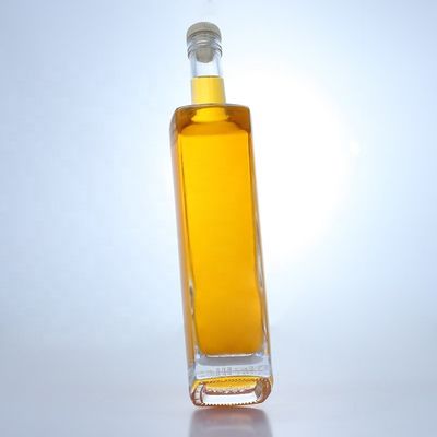 700 ml High Flint Round Shape Liquor Glass Flask με Custom Logo και Cork Top Finish