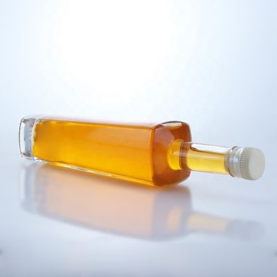 700 ml High Flint Round Shape Liquor Glass Flask με Custom Logo και Cork Top Finish