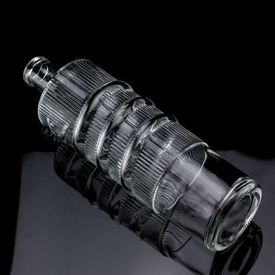 Προσαρμοσμένο λογότυπο Καθαρό 750ml Bar Top Emossed Snake Drawing Glass Flask για κύλινδρο βότκας