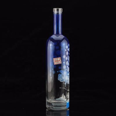 750 ml χρωματιστά γυάλινα μπουκάλια με χρυσό κολάρο υλικό και τέλος σχεδιασμός για βότκα