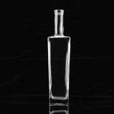 750 ml βαριά φιάλη καθαρού γυαλιού αλκοόλης με χρυσό μεταλλικό καπάκι σε χύδη