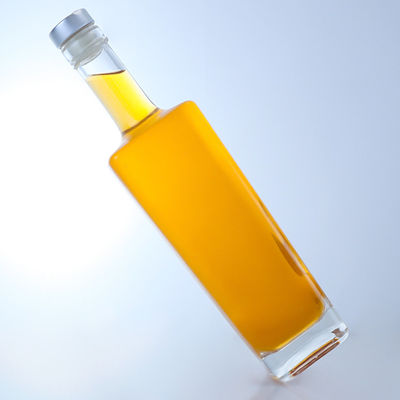 750 ml Custom Shape Glass Spirits Φιάλο για Μπράντυ Βότκα Ουίσκι Κορκ Top σε τετράγωνο σχήμα