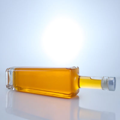 750 ml Custom Shape Glass Spirits Φιάλο για Μπράντυ Βότκα Ουίσκι Κορκ Top σε τετράγωνο σχήμα