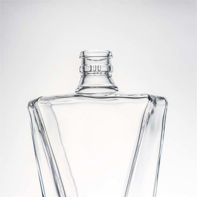 750 ml Προσαρμοσμένο λογότυπο Αποδεκτό Διαυγές γυάλινο μπουκάλι για τζιν Ουίσκι Βότκα Λικέρ