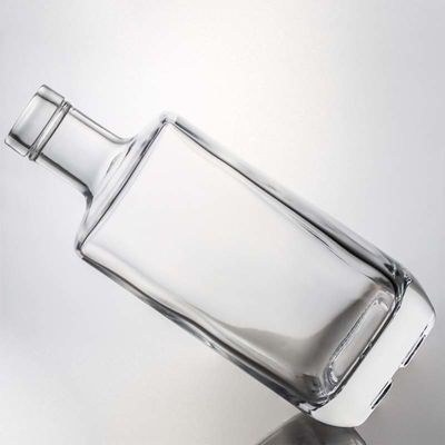 Ελαφρύ τετράγωνο γυάλινο μπουκάλι 700ml 750ml για ουίσκι βότκα τζιν κολάρο υλικό γυαλί