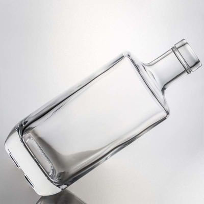 Ελαφρύ τετράγωνο γυάλινο μπουκάλι 700ml 750ml για ουίσκι βότκα τζιν κολάρο υλικό γυαλί