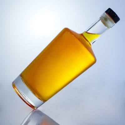 Στρογγυλό σχήμα κενά γυάλινα μπουκάλια με επιφάνεια επεξεργασίας και τύπου σφράγισης από φελλό