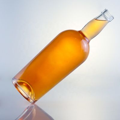 Μοναδικό σχεδιασμό 700ml 750ml Μπράντυ Βότκα Τεκίλα γυάλινο μπουκάλι με φελλό προσαρμοσμένο λογότυπο