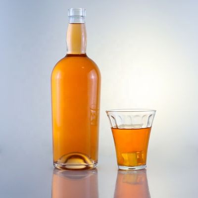 Μοναδικό σχεδιασμό 700ml 750ml Μπράντυ Βότκα Τεκίλα γυάλινο μπουκάλι με φελλό προσαρμοσμένο λογότυπο