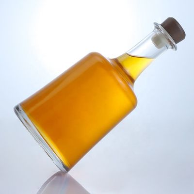 Επεξεργασία επιφάνειας Ζεστή σφράγιση γυάλινο μπουκάλι με φελλό για βότκα τζιν ρούμι ουίσκι